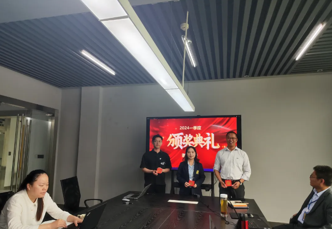 尊龙凯时风管销售中心员工一季度颁奖